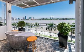 Riverside Suites Phnom Penh 4*